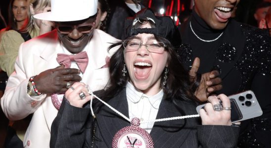 BEVERLY HILLS, CALIFORNIA - MARCH 10: EXCLUSIVE ACCESS, SPECIAL RATES APPLY. (L-R) Flavor Flav, Billie Eilish, and Jon Batiste attend the 2024 Vanity Fair Oscar Party Hosted By Radhika Jones at Wallis Annenberg Center for the Performing Arts on March 10, 2024 in Beverly Hills, California. (Photo by Stefanie Keenan/VF24/WireImage for Vanity Fair )