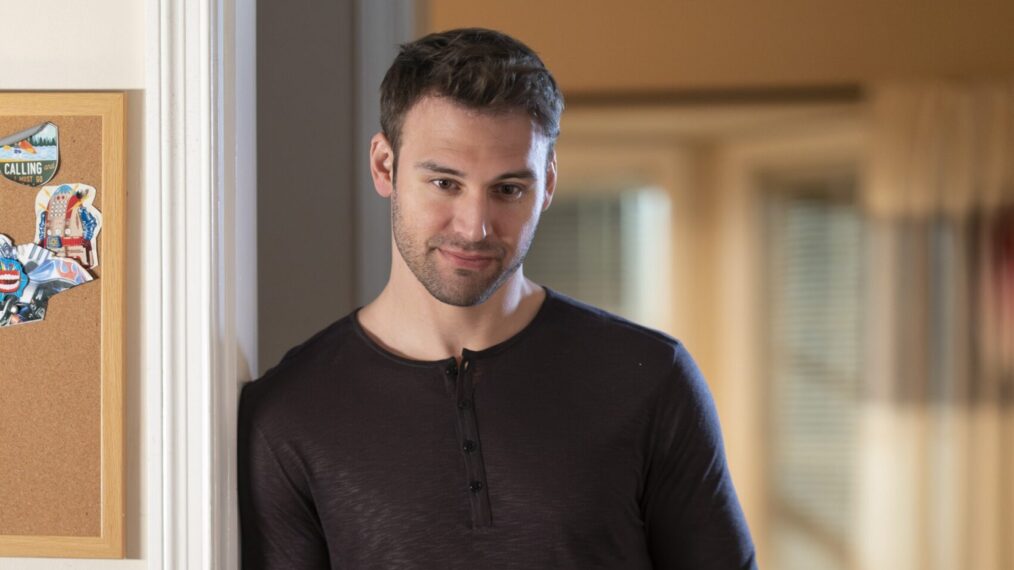 Ryan Guzman as Eddie watching his son in 9-1-1 - 