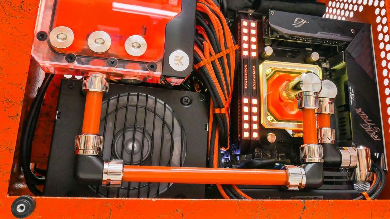 Comment régler les ventilateurs et la pompe de votre PC pour qu'ils réagissent à la température du liquide de refroidissement
