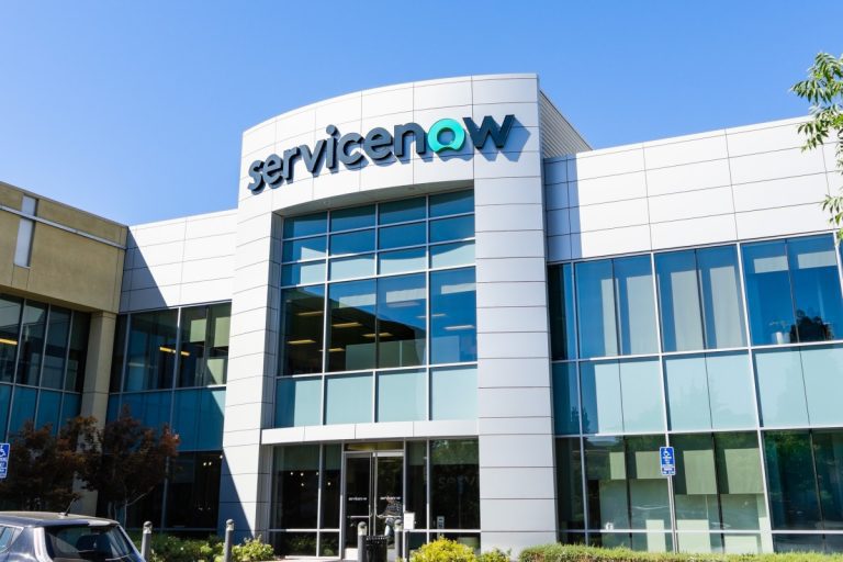 ServiceNow développe l’IA en combinant construction, achat et partenariat