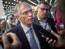 Carlos Tavares, directeur général de Stellantis, s'adresse aux médias au Salon international de l'auto d'Amérique du Nord à Détroit en 2022. 