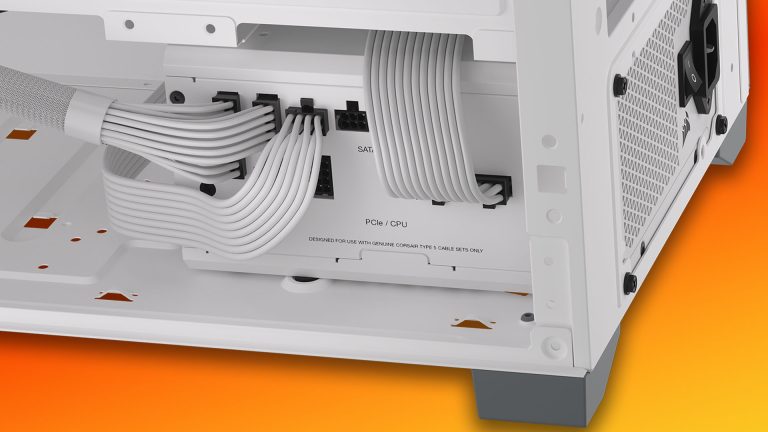 Cachez les câbles dans votre PC blanc avec les nouveaux blocs d'alimentation intelligents de Corsair
