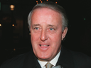 Dans ses mémoires, publiées en 2007, Brian Mulroney se réjouissait presque d'avoir maintenu la TPS après l'arrivée au pouvoir des libéraux de Chrétien en 1993. 