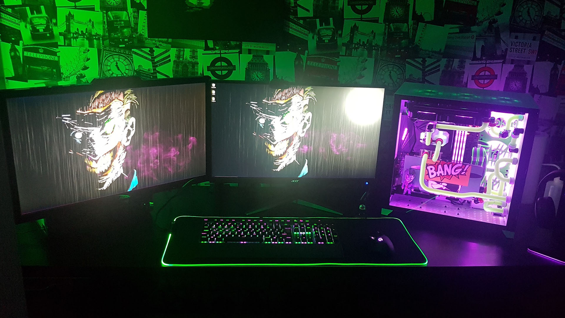 La configuration complète pour le PC de jeu joker avec deux moniteurs