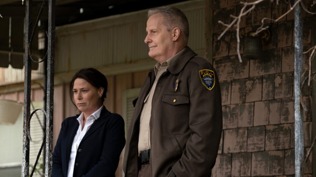 Maura Tierney and Jeff Daniels in 