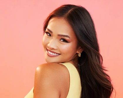  La Bachelorette : Saison 21 ;  Jenn Tran devient la première femme américaine d'origine asiatique à diriger une série de télé-réalité sur ABC
