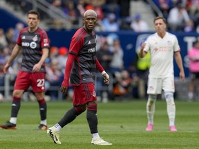 Le capitaine Jonathan Osorio étant empêché de rejoindre le Canada en raison d'une blessure à la hanche, le Toronto FC n'a perdu le milieu de terrain hondurien Deybi Flores au profit de l'équipe nationale que lors de la fenêtre internationale actuelle de la FIFA.  Flores, au centre, joue lors d'un match de football MLS contre le FC Cincinnati, à Cincinnati, le dimanche 25 février 2024.