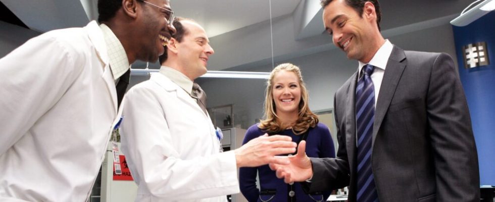 Malcolm Barrett as Lem, Jonathan Slavin as Phil, Andrea Anders as Linda, and Jay Harrington as Ted in