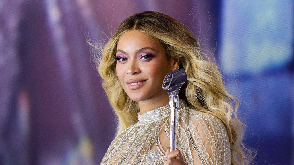 Beyoncé envoie des fleurs aux artistes féminines noires du pays : « Merci de m'avoir ouvert les portes »
