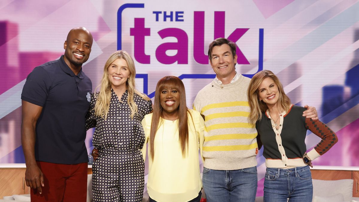 Akbar Gbajabiamila, Amanda Kloots, Sheryl Underwood, Jerry O’Connell and Natalie Morales on The Talk