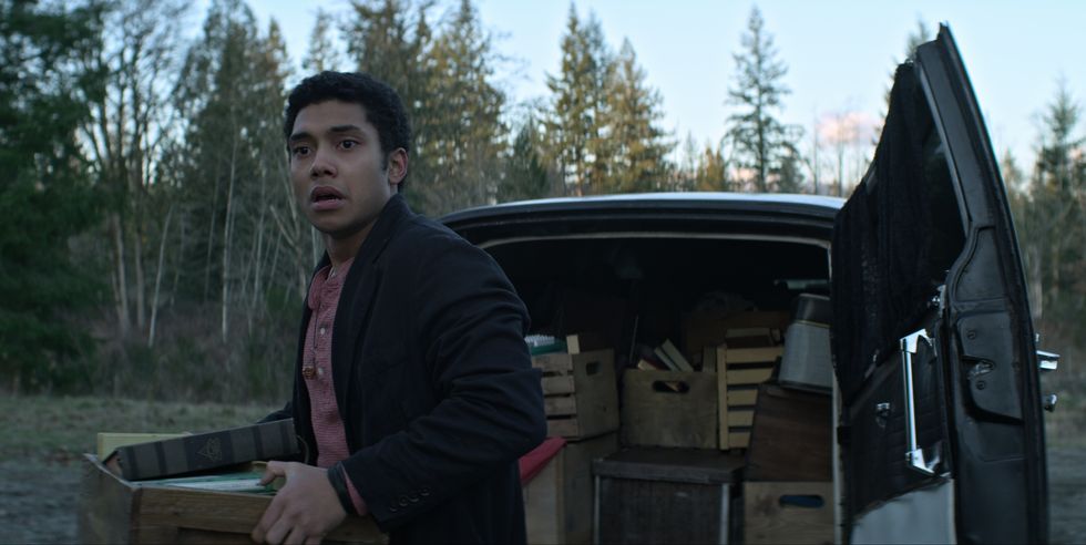 Chance Perdomo dans le rôle d'Ambrose dans une scène de Sabrina