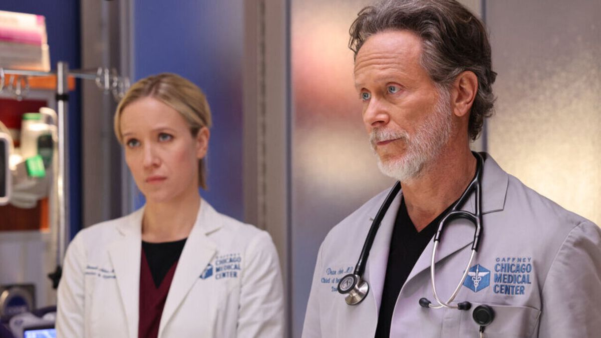 Jessy Schram and Steven Weber in Chicago Med Season 9