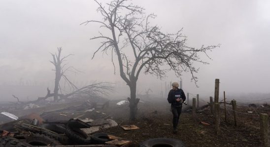 A Ukrainian press photographer surveying the Russian devastation of Mariupol