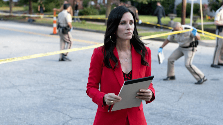 Courteney Cox serait en pourparlers pour revenir dans le rôle de Gale Weathers dans Scream 7
