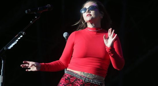 TEMPE, ARIZONA - MARCH 01: Elle King performs during the Extra Innings Festival at Tempe Beach & Arts Park on March 01, 2024 in Tempe, Arizona. (Photo by John Medina/Getty Images)