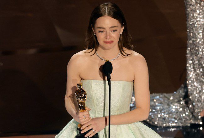 Emma Stone remporte l’Oscar de la meilleure actrice pour « Poor Things »