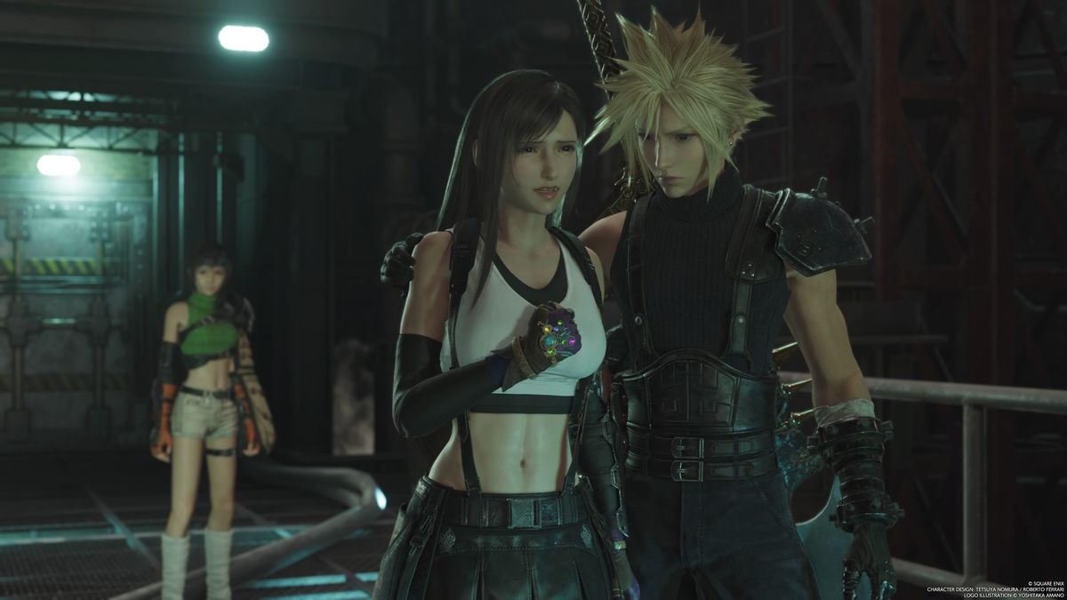 Une image de Tifa et Cloud marchant dans une pièce industrielle sombre dans Final Fantasy 7 Rebirth.  Cloud tient l'épaule de Tifa et la regarde avec un regard inquiet.  Yuffie est également en arrière-plan.