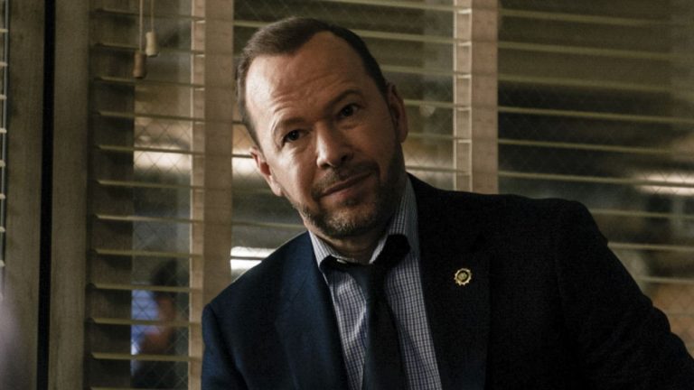 "Ils vont me virer demain" : Donnie Wahlberg était excité à l'idée de jouer dans Blue Bloods... jusqu'à ce qu'il se présente avec Tom Selleck sur le tournage
