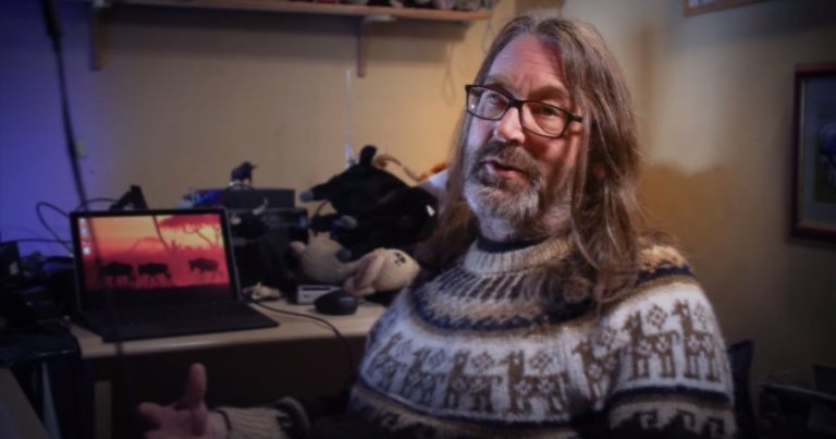 Jeu de la semaine : Faire connaissance avec l'auteur dans Llamasoft : The Jeff Minter Story
