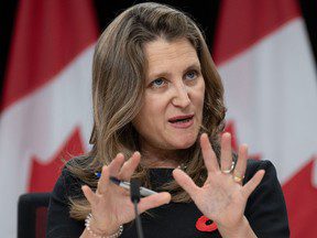 Joe Oliver : Ne touchez pas à ma pension !  Cela inclut vous, Chrystia Freeland