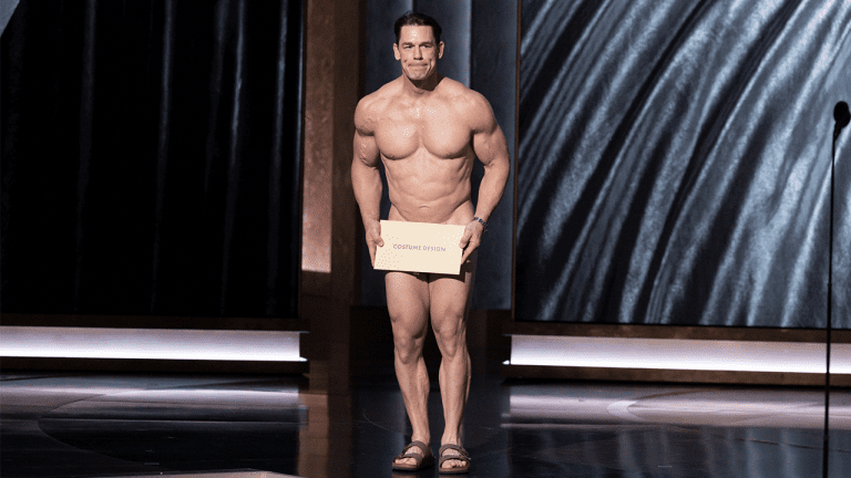 John Cena devient presque entièrement nu sur scène aux Oscars 2024 dans un drôle de clin d'œil au passé de la série
