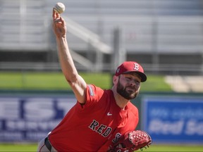 Le lanceur des Red Sox Lucas Giolito s'entraîne pendant l'entraînement de printemps.