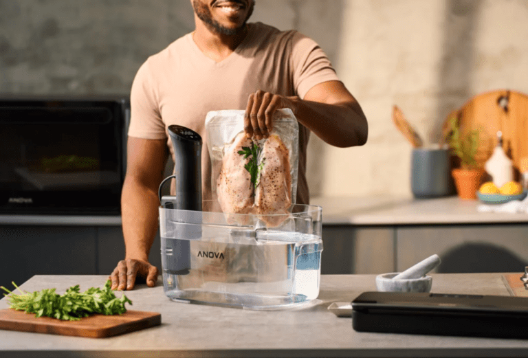 La machine sous vide Anova Precision Cooker Nano tombe à un niveau record de 60 $