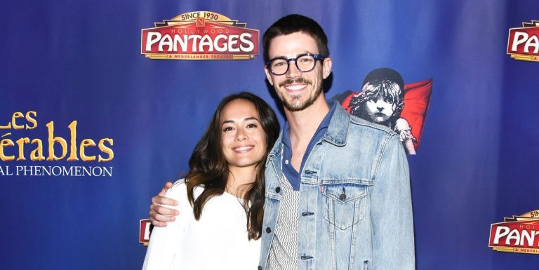 La star de Flash, Grant Gustin, attend son deuxième bébé avec sa femme
