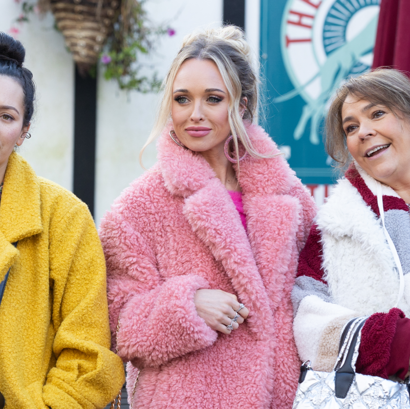 Cleo Mcqueen, Theresa Mcqueen et Myra Mcqueen à Hollyoaks