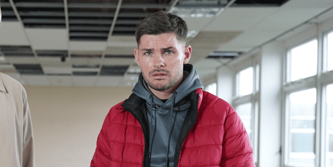 La star de Hollyoaks, Kieron Richardson, révèle qu'il a été la cible d'insultes homophobes
