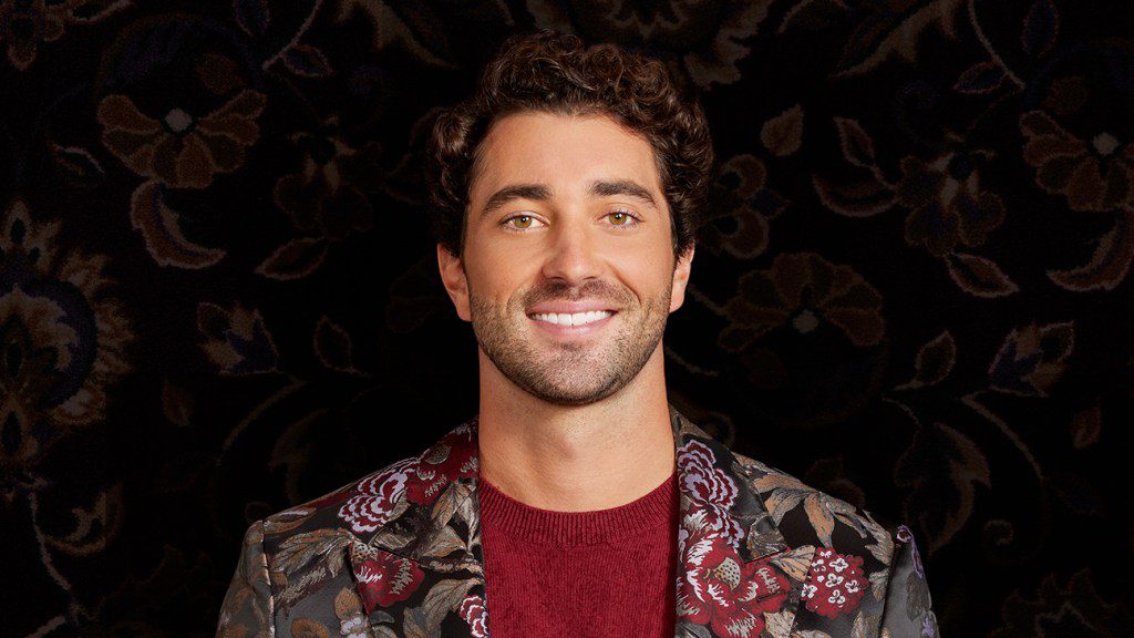 La star du « Bachelor » Joey Graziadei révèle que le diagnostic du syndrome de Gilbert est à l’origine de ses « yeux jaunes »
