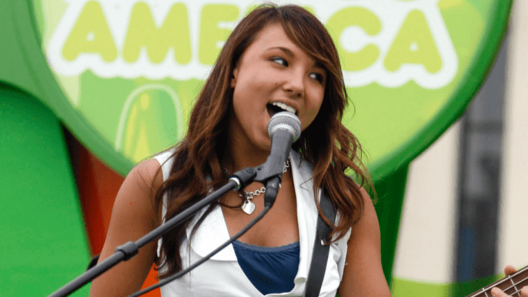 Allie DiMeco Forced to Kiss Adult Man on 'Naked Brothers Band' Set