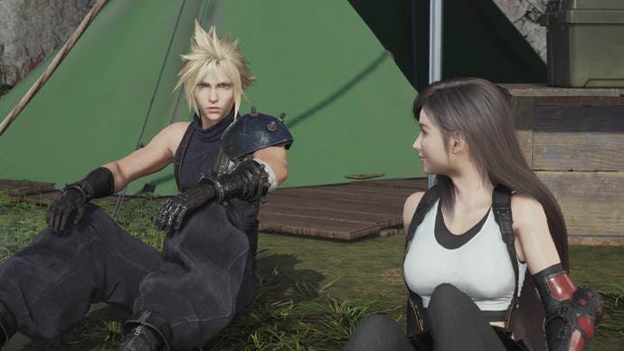 Final Fantasy 7 Rebirth Cloud parle à Tifa dans un camp