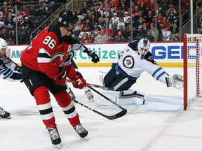 Les Jets échouent face aux Devils en difficulté dans le New Jersey