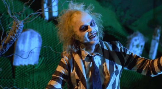 Les premières photos de la suite de Beetlejuice font allusion à la mort de Charles Deetz