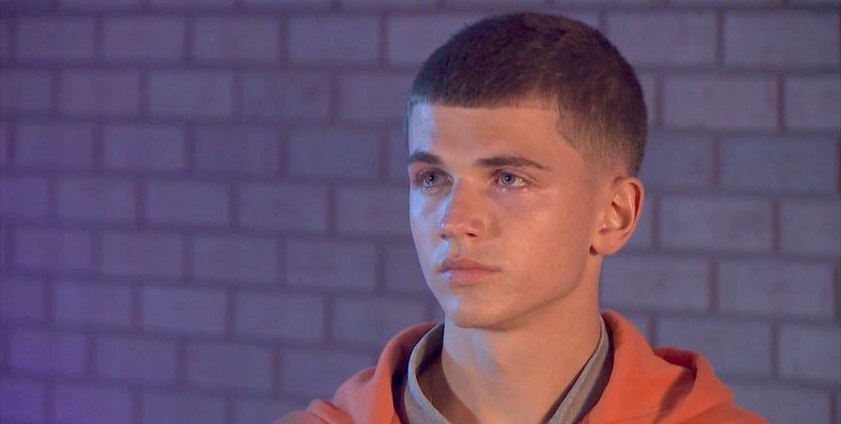 Lucas Hay de Hollyoaks encore manipulé par le dangereux nouveau venu Declan
