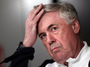 L'entraîneur italien du Real Madrid, Carlo Ancelotti, tient une conférence de presse sur le terrain d'entraînement de Ciudad Real Madrid à Valdebebas, dans la banlieue de Madrid, le 9 février 2024, à la veille de son match de football de la Liga contre le FC Gérone.  Les procureurs espagnols demandent une peine de prison contre le manager de football Carlo Ancelotti pour évasion fiscale, rapporte l'AFP le 6 mars 2024. (Photo de THOMAS COEX/AFP via Getty Images)