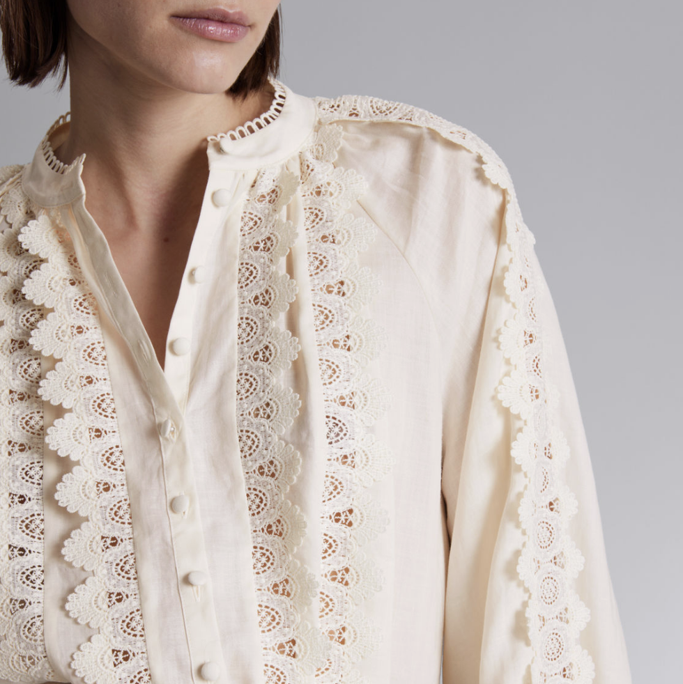 & Other Stories Blouse en dentelle festonnée