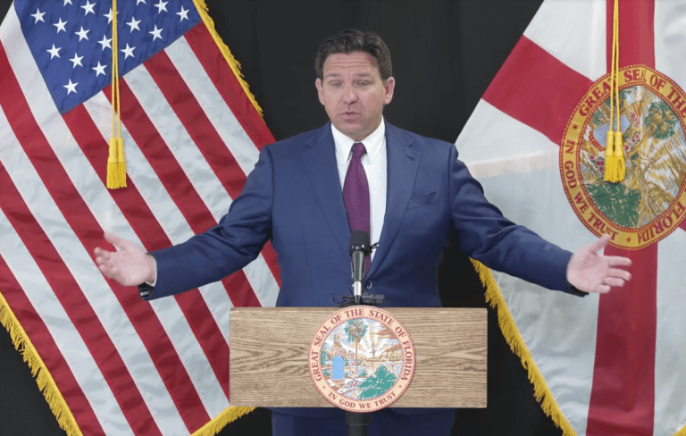 Ron DeSantis signe un projet de loi exigeant le consentement parental pour que les enfants rejoignent les plateformes de médias sociaux en Floride