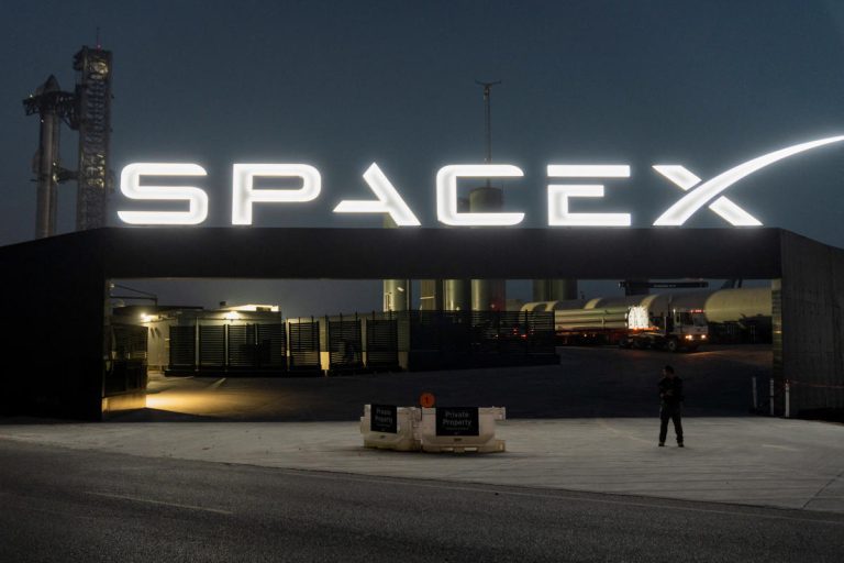 SpaceX serait en train de construire des centaines de satellites espions pour le gouvernement américain