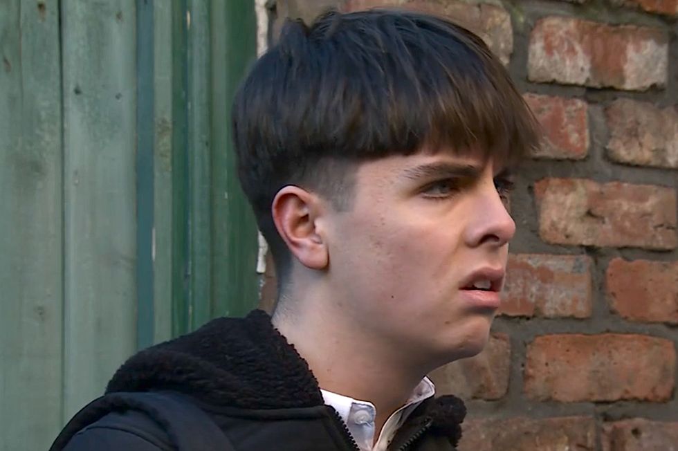 Lucas Toolan comme maçon dans Coronation Street