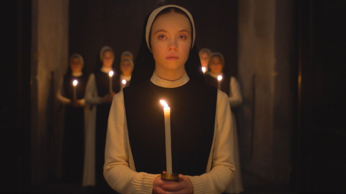 Sydney Sweeney a porté un haut composé uniquement de mains tenant un bouquet de fleurs lors d'une première impeccable, et faute d'un meilleur mot, c'est impeccable
