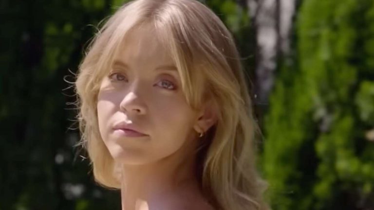 Sydney Sweeney adorait jouer à un jeu des Simpsons en grandissant, mais lequel était-ce ?
