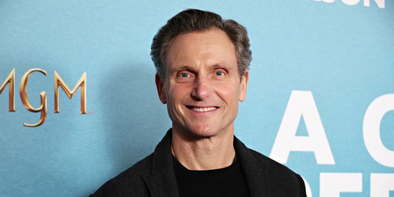 Tony Goldwyn de Law & Order rejoint la saison 3 de Hacks
