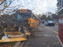 Onze enfants se trouvaient à bord d'un autobus scolaire qui s'est écrasé à Stratford le jeudi 2 novembre 2023, selon la police.  (Photo : police de Stratford)