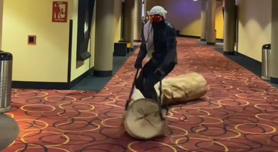 Viral Dune : un cosplayeur de la deuxième partie qui a chevauché un ver de sable jusqu'au week-end de première révèle comment il l'a fait