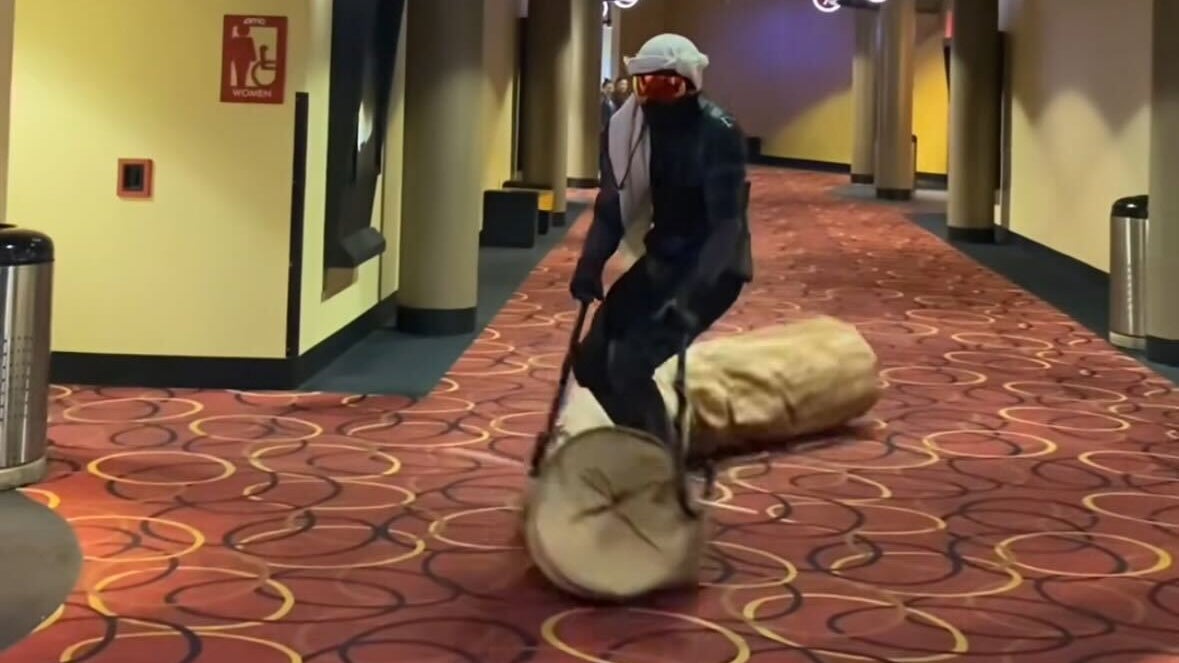 Viral Dune : un cosplayeur de la deuxième partie qui a chevauché un ver de sable jusqu'au week-end de première révèle comment il l'a fait
