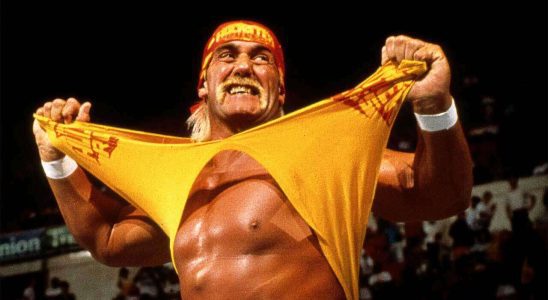 Voir tous les Hulkamaniacs payant 200 $ pour prendre une photo avec Hulk Hogan, frère