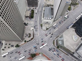 L'intersection historique de l'avenue Portage et de la rue Main à Winnipeg, le mercredi 24 octobre 2018. Le sort de cette intersection historique devait être décidé jeudi par le conseil municipal.