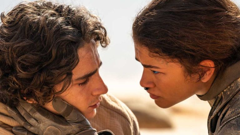 Zendaya et Timothée Chalamet expliquent comment les hélicoptères, les jeeps et plus les ont aidés à filmer l'action de Dune 2 sur le sable : "Aucun élément de ce film ne jetait l'éponge"
